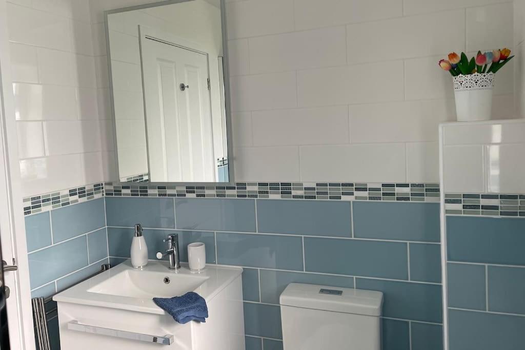 헬스턴 Studio, Ideally Located At Beautiful Lizard Point, Cornwall 아파트 외부 사진
